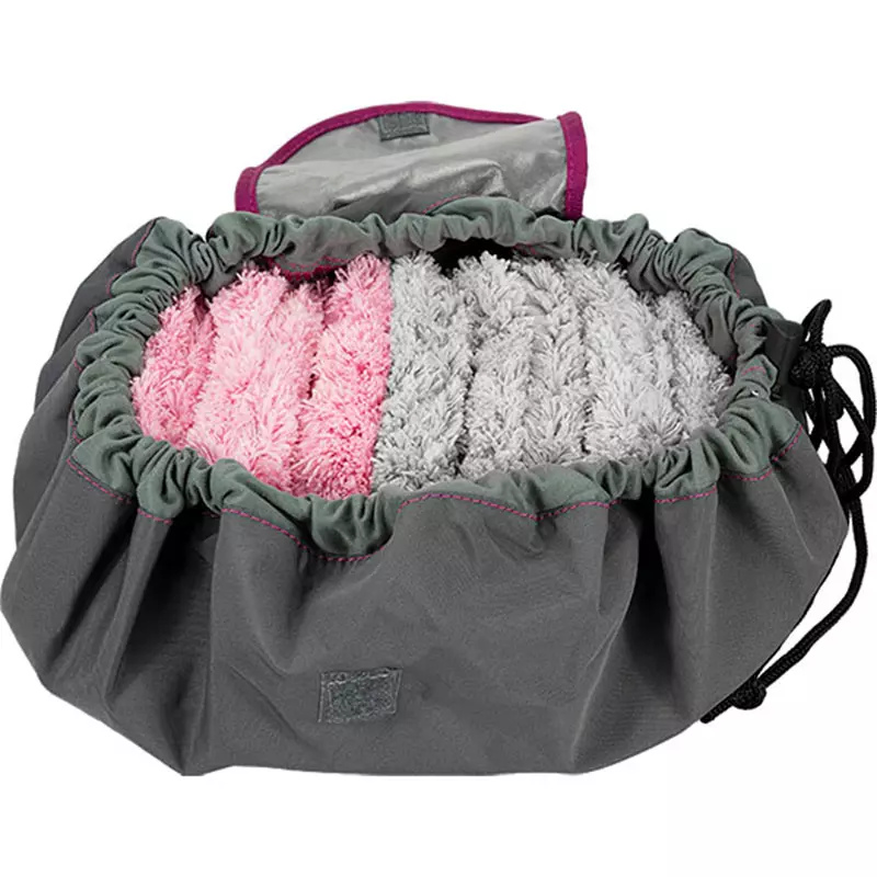 7x Abschminkpads + Kosmetiktasche