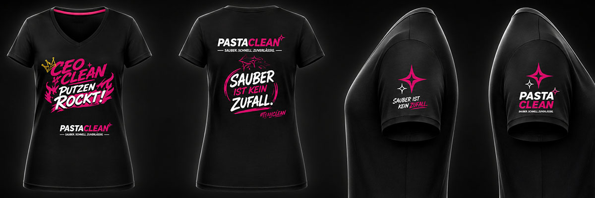 Schwarze T-Shirts mit Aufdrucken und Slogans von "Pasta Clean". Slogans: "CEO Clean Putzen rockt!" und "Sauber ist kein Zufall". Produktwerbung für Reinigungsmittelmarke Pasta Clean, Fokus auf Reinigung, Slogan, Mode, Textilien.