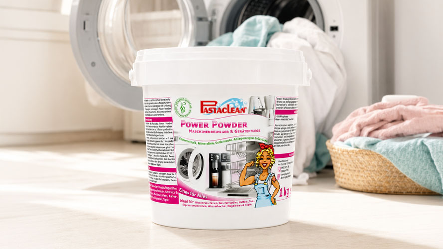 Pastaclean Power Powder Maschinenreiniger vor einer geöffneten Waschmaschine